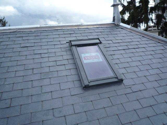 Pose d'un Velux dans toiture ardoise